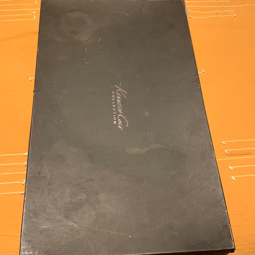 Black leather Kenneth Cole size 9 boots